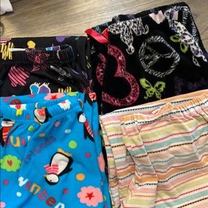 Bundle of 4 pajama bottoms!